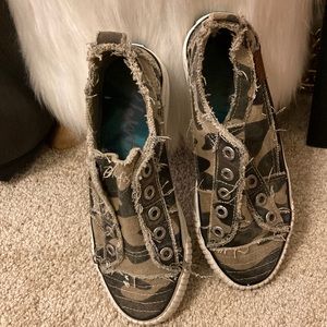 Blowfish slides sneakers